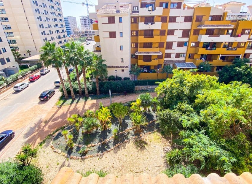 2 bedroom Apartment for sale in Punta Prima with pool - € 270,000 (Ref: 9927923)