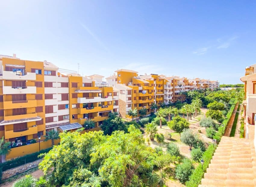 2 bedroom Apartment for sale in Punta Prima with pool - € 270,000 (Ref: 9927923)
