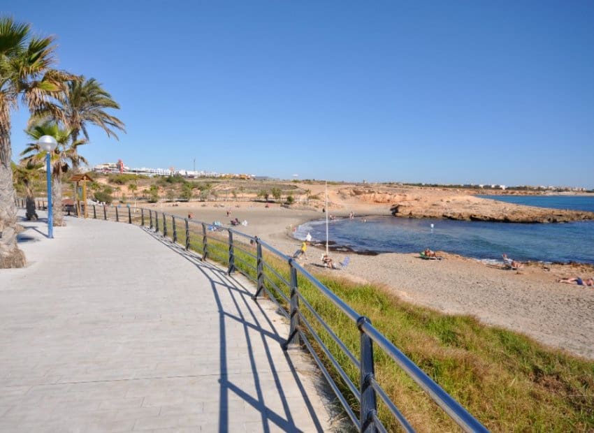 2 makuuhuone Huoneisto myytävänä paikassa Orihuela Costa mukana uima-altaan - 260 000 € (Ref: 9927924)
