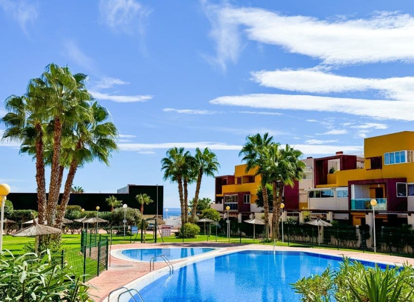 2 makuuhuone Huoneisto myytävänä paikassa Orihuela Costa mukana uima-altaan - 260 000 € (Ref: 9927924)