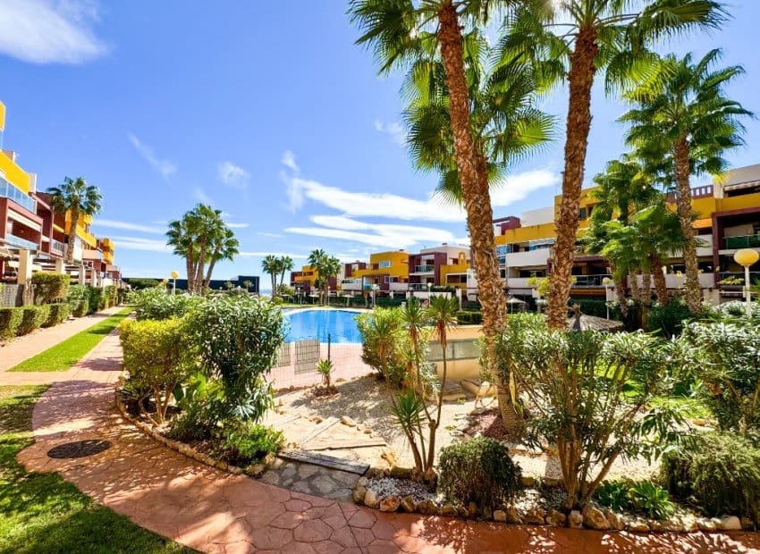 2 makuuhuone Huoneisto myytävänä paikassa Orihuela Costa mukana uima-altaan - 260 000 € (Ref: 9927924)