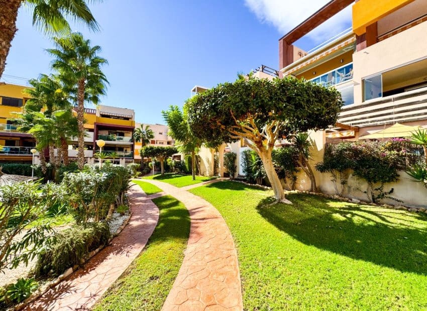 2 makuuhuone Huoneisto myytävänä paikassa Orihuela Costa mukana uima-altaan - 260 000 € (Ref: 9927924)
