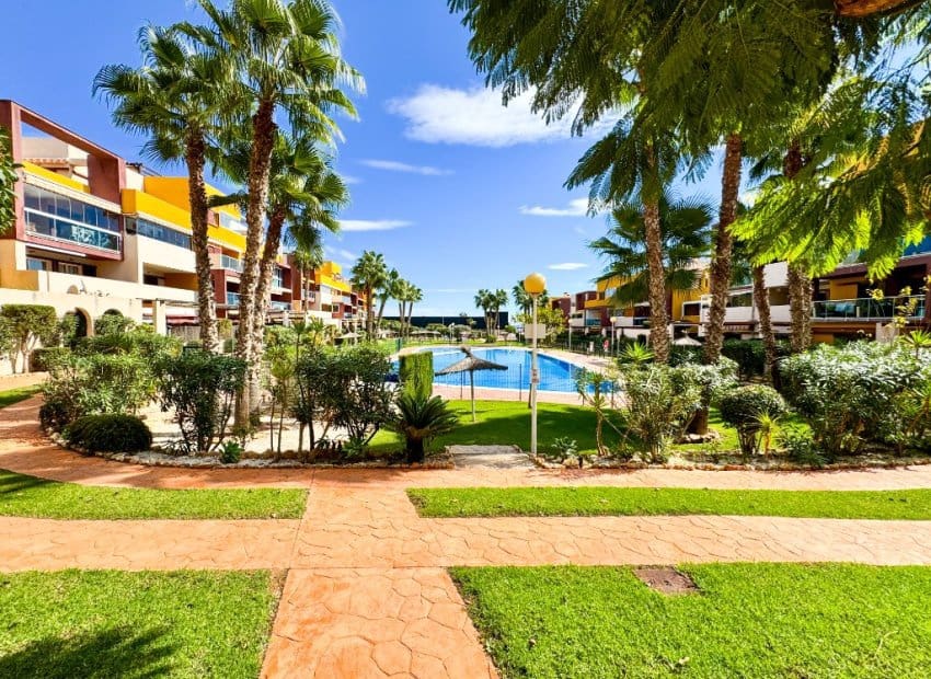 2 makuuhuone Huoneisto myytävänä paikassa Orihuela Costa mukana uima-altaan - 260 000 € (Ref: 9927924)