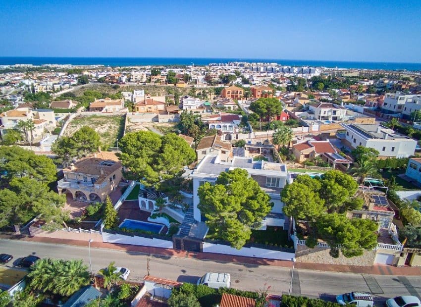 6 slaapkamer Villa te koop in Los Balcones met zwembad - € 890.000 (Ref: 9927925)