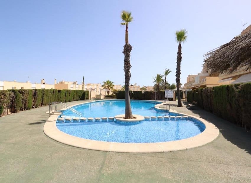 3 soverom Hus til salgs i Orihuela Costa med svømmebasseng - € 390 000 (Ref: 9927926)