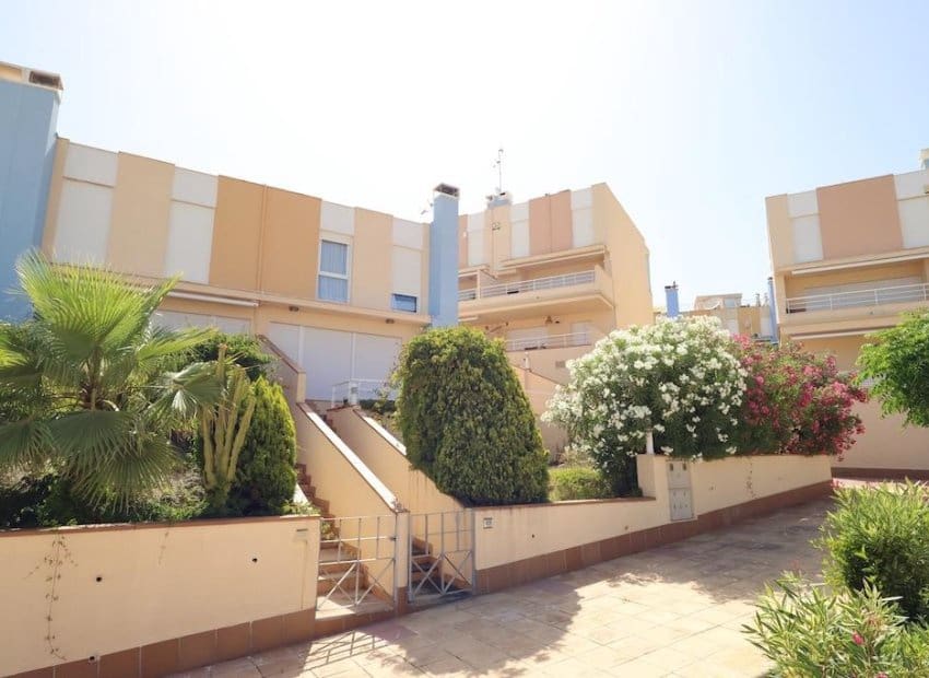 3 soverom Hus til salgs i Orihuela Costa med svømmebasseng - € 390 000 (Ref: 9927926)