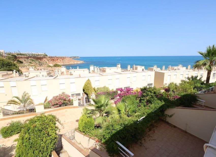 3 soverom Hus til salgs i Orihuela Costa med svømmebasseng - € 390 000 (Ref: 9927926)