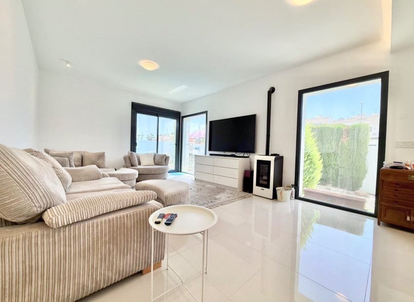 4 bedroom Villa for sale in Dona Pepa with pool - € 525,000 (Ref: 9932423)