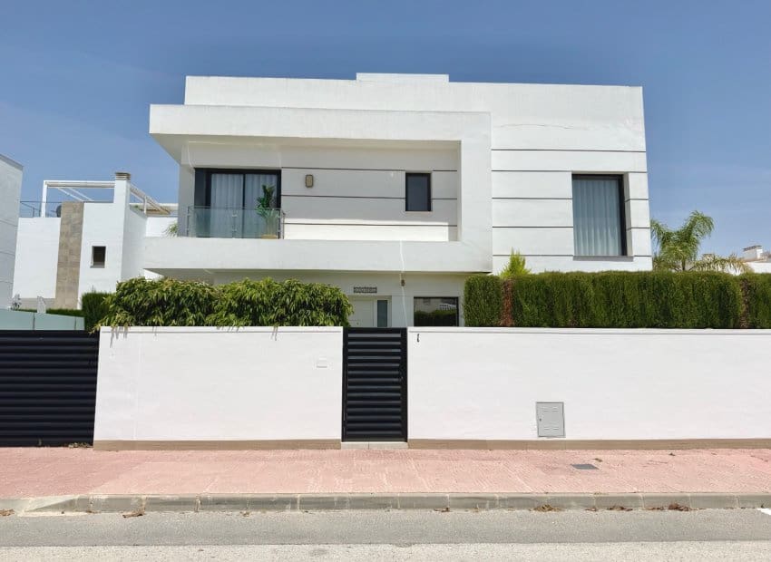 4 bedroom Villa for sale in Dona Pepa with pool - € 525,000 (Ref: 9932423)