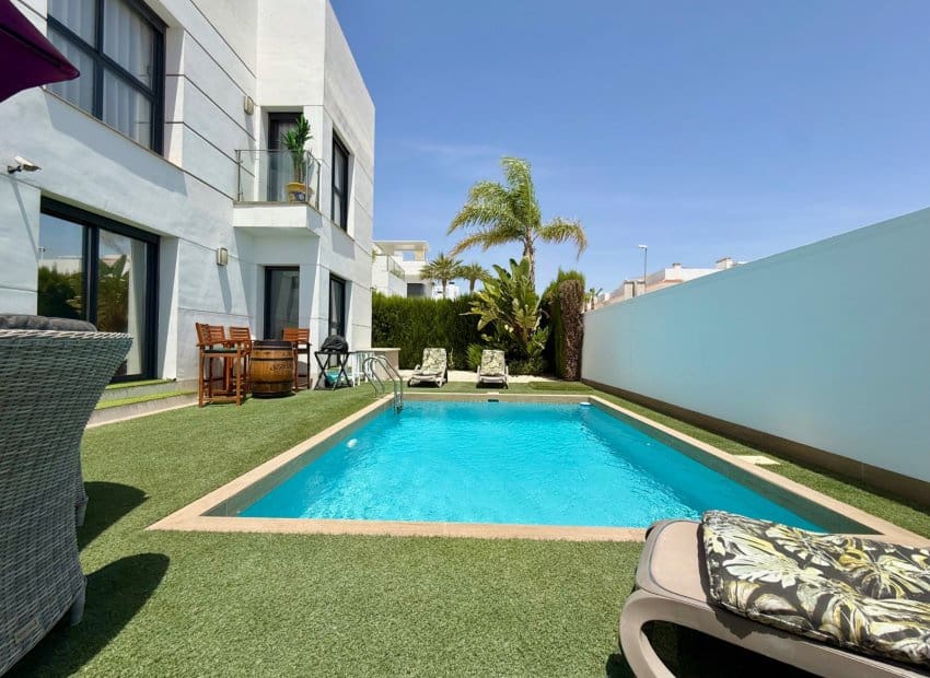 4 bedroom Villa for sale in Dona Pepa with pool - € 525,000 (Ref: 9932423)