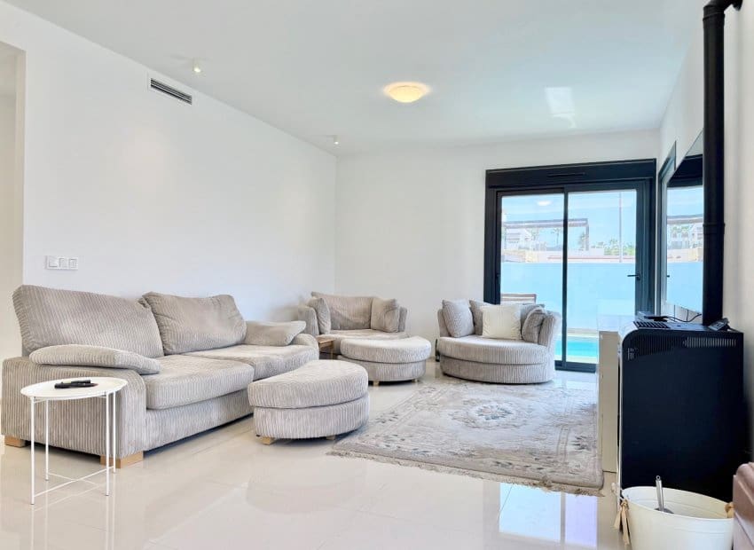 4 bedroom Villa for sale in Dona Pepa with pool - € 525,000 (Ref: 9932423)