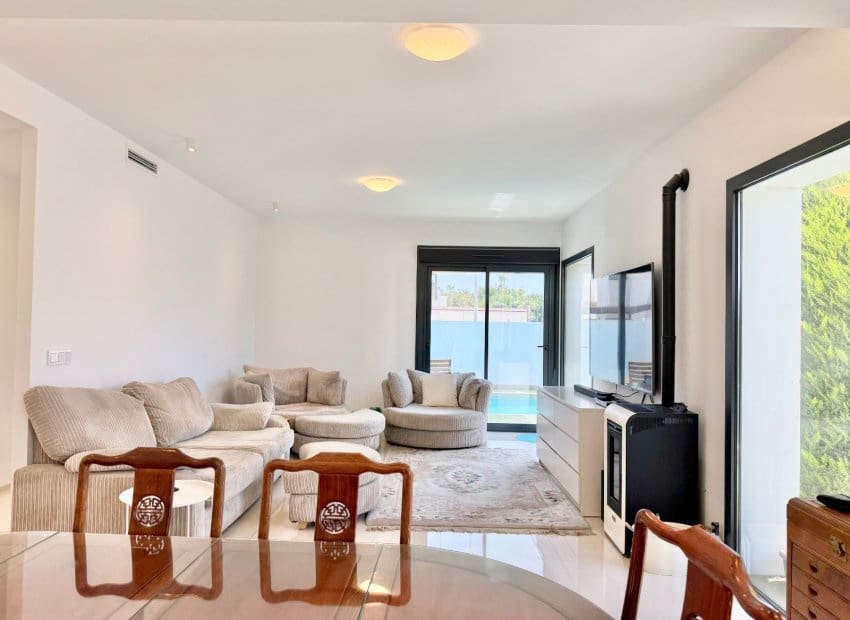4 bedroom Villa for sale in Dona Pepa with pool - € 525,000 (Ref: 9932423)