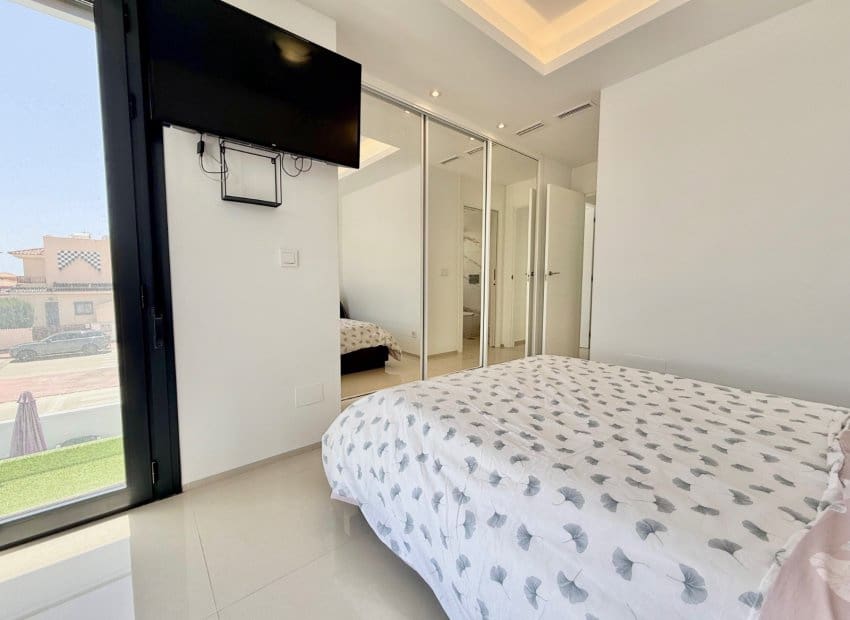 4 bedroom Villa for sale in Dona Pepa with pool - € 525,000 (Ref: 9932423)