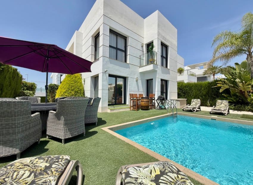 4 bedroom Villa for sale in Dona Pepa with pool - € 525,000 (Ref: 9932423)