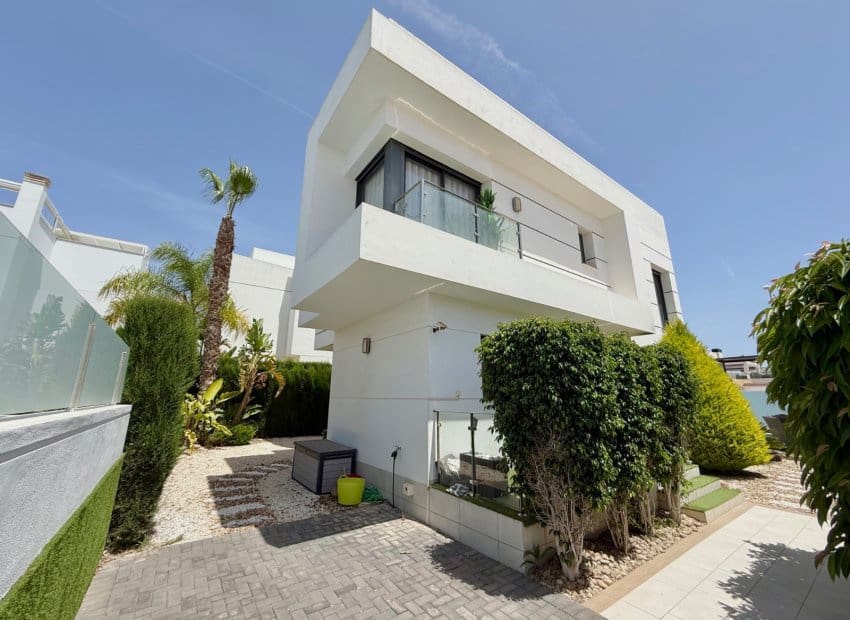 4 bedroom Villa for sale in Dona Pepa with pool - € 525,000 (Ref: 9932423)