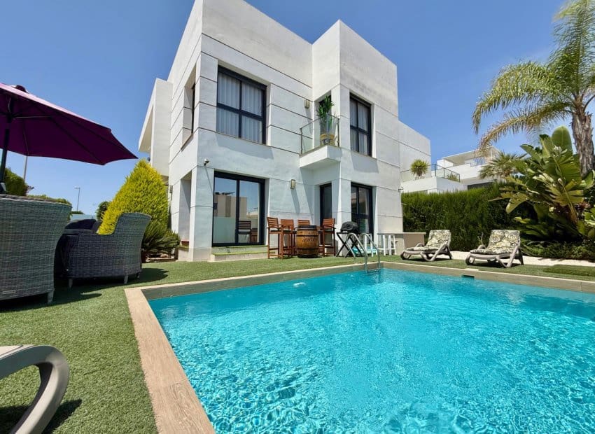 4 bedroom Villa for sale in Dona Pepa with pool - € 525,000 (Ref: 9932423)