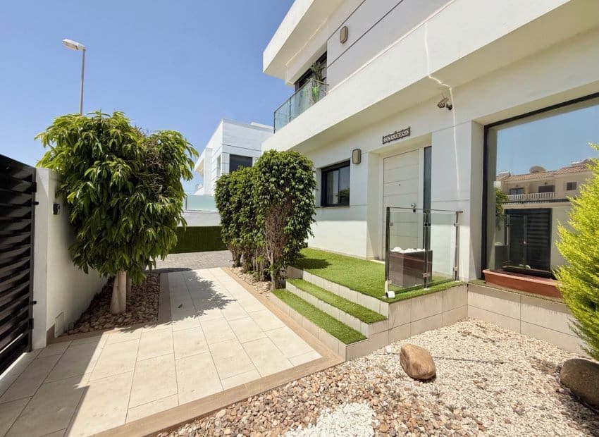 4 bedroom Villa for sale in Dona Pepa with pool - € 525,000 (Ref: 9932423)