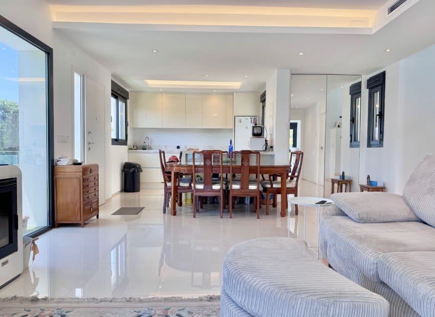 4 bedroom Villa for sale in Dona Pepa with pool - € 525,000 (Ref: 9932423)