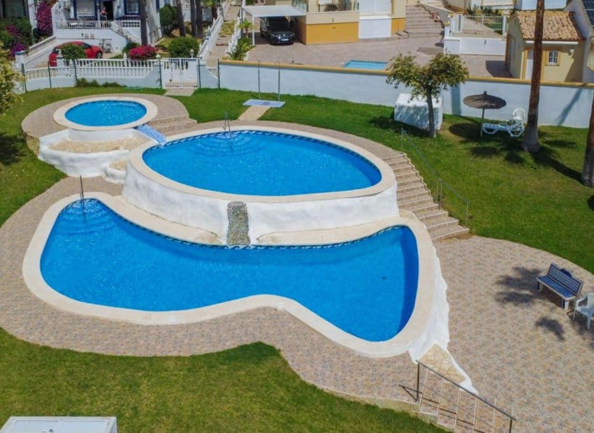 4 quarto Casa em Banda para venda em Orihuela Costa com piscina - 295 000 € (Ref: 9932426)