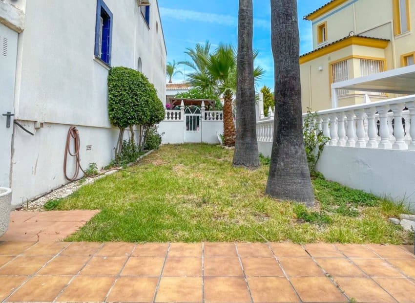 4 quarto Casa em Banda para venda em Orihuela Costa com piscina - 295 000 € (Ref: 9932426)