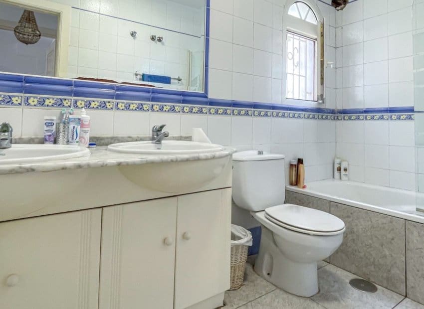 4 quarto Casa em Banda para venda em Orihuela Costa com piscina - 295 000 € (Ref: 9932426)