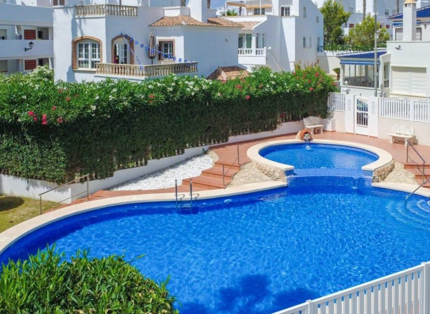 4 quarto Casa em Banda para venda em Orihuela Costa com piscina - 295 000 € (Ref: 9932426)