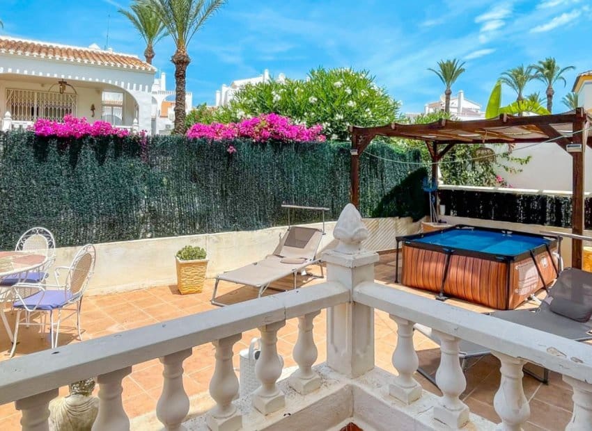 4 quarto Casa em Banda para venda em Orihuela Costa com piscina - 295 000 € (Ref: 9932426)