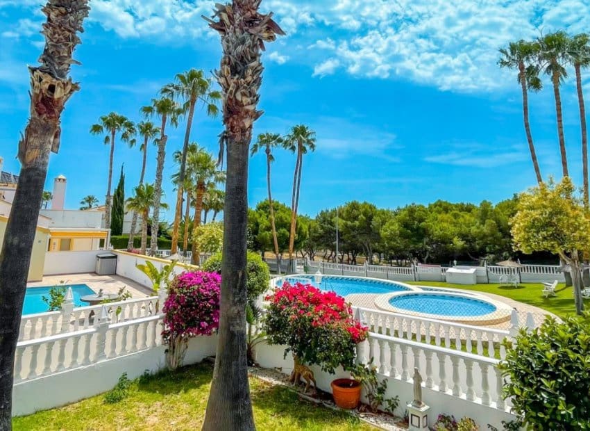 4 quarto Casa em Banda para venda em Orihuela Costa com piscina - 295 000 € (Ref: 9932426)
