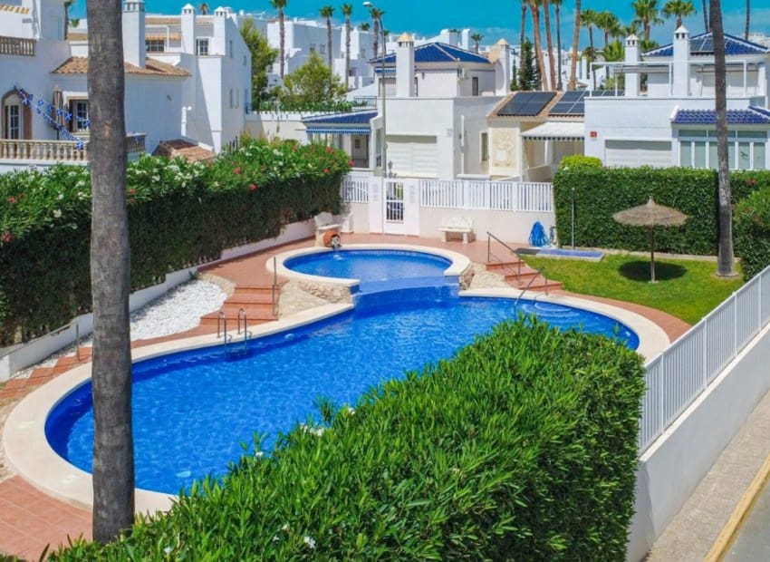 4 quarto Casa em Banda para venda em Orihuela Costa com piscina - 295 000 € (Ref: 9932426)
