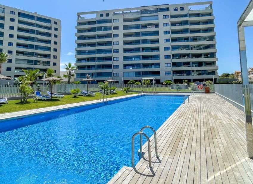 3 soveværelse Lejlighed til salg i Orihuela Costa med swimmingpool - € 579.900 (Ref: 9932427)