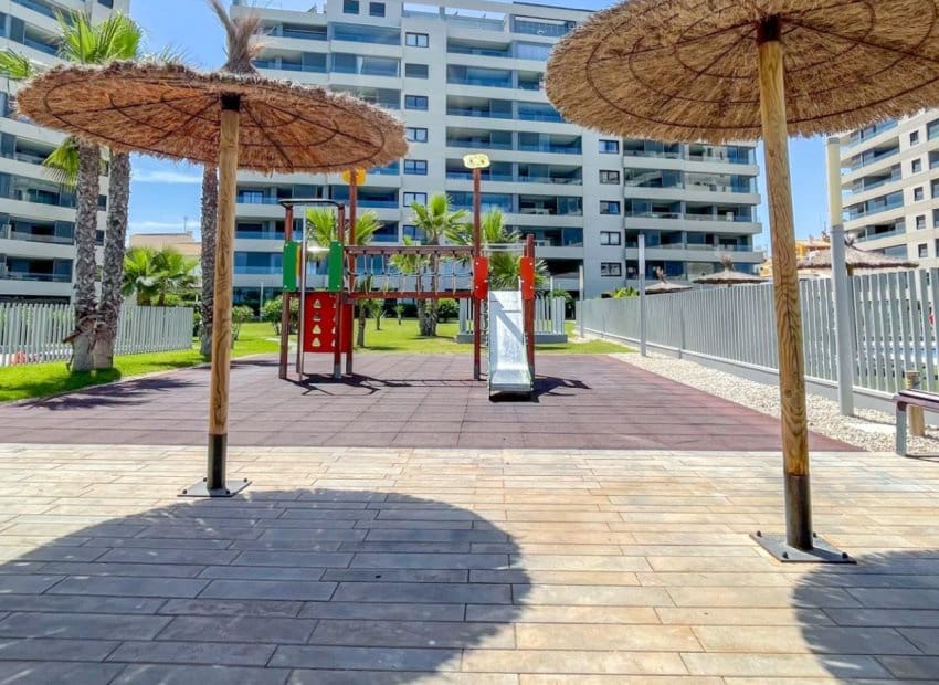 3 soveværelse Lejlighed til salg i Orihuela Costa med swimmingpool - € 579.900 (Ref: 9932427)