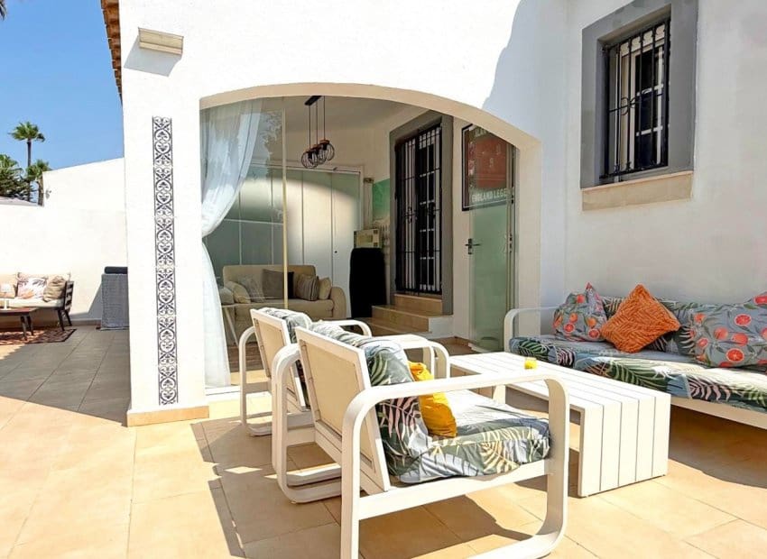3 makuuhuone Huvila myytävänä paikassa Orihuela Costa mukana uima-altaan - 424 900 € (Ref: 9932428)