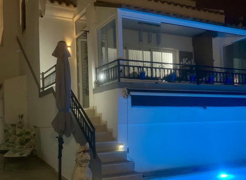 3 makuuhuone Huvila myytävänä paikassa Orihuela Costa mukana uima-altaan - 424 900 € (Ref: 9932428)