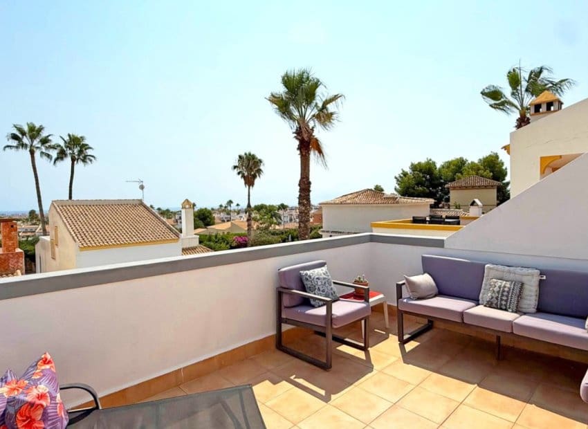 3 makuuhuone Huvila myytävänä paikassa Orihuela Costa mukana uima-altaan - 424 900 € (Ref: 9932428)