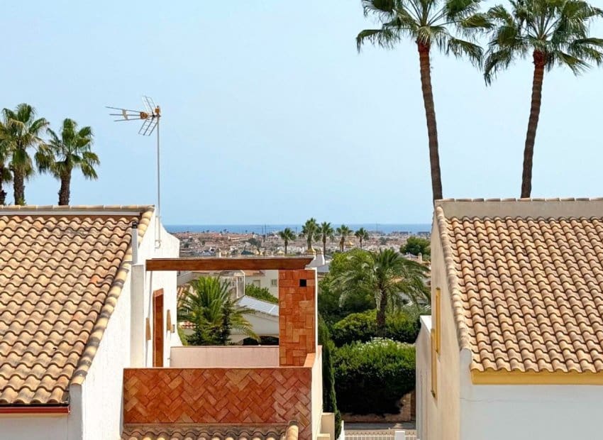 3 makuuhuone Huvila myytävänä paikassa Orihuela Costa mukana uima-altaan - 424 900 € (Ref: 9932428)