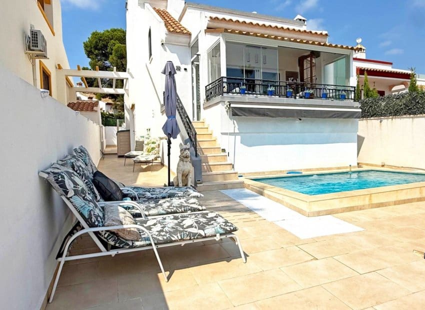 3 makuuhuone Huvila myytävänä paikassa Orihuela Costa mukana uima-altaan - 424 900 € (Ref: 9932428)