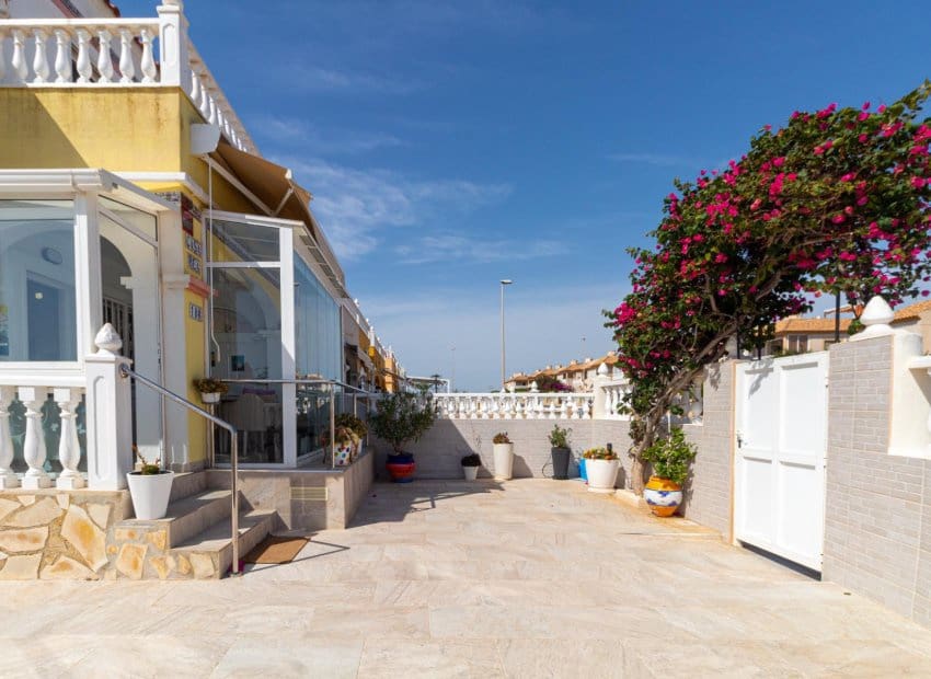 2 soveværelse Byhus til salg i Orihuela Costa med swimmingpool - € 229.000 (Ref: 9932429)