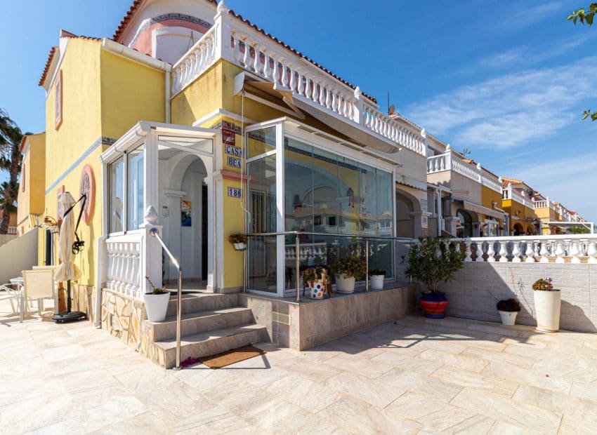 2 soveværelse Byhus til salg i Orihuela Costa med swimmingpool - € 229.000 (Ref: 9932429)