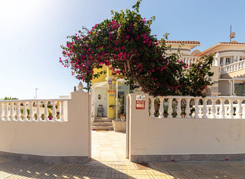 2 soveværelse Byhus til salg i Orihuela Costa med swimmingpool - € 229.000 (Ref: 9932429)
