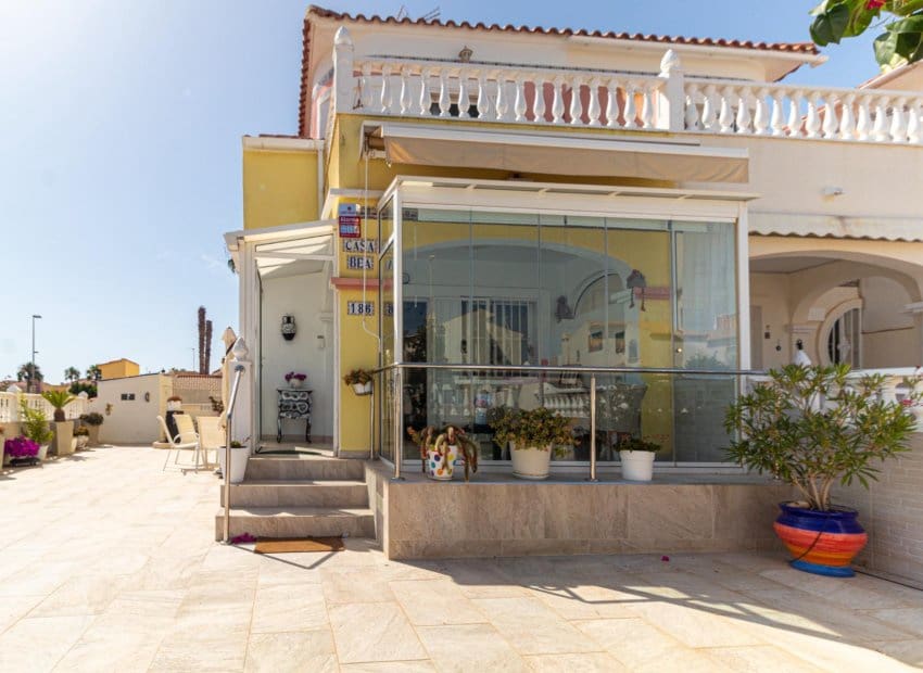 2 soveværelse Byhus til salg i Orihuela Costa med swimmingpool - € 229.000 (Ref: 9932429)