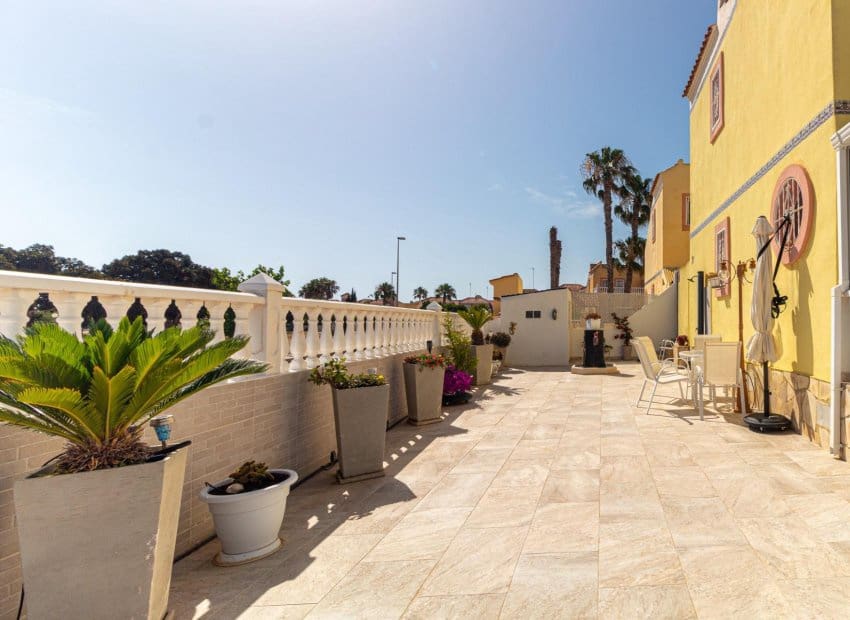2 soveværelse Byhus til salg i Orihuela Costa med swimmingpool - € 229.000 (Ref: 9932429)
