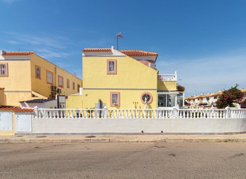 2 soveværelse Byhus til salg i Orihuela Costa med swimmingpool - € 229.000 (Ref: 9932429)