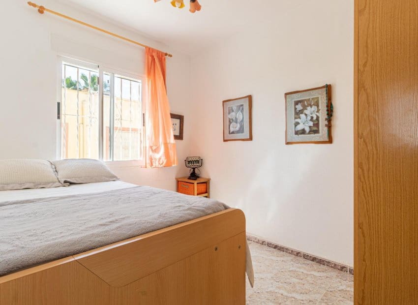 2 soveværelse Byhus til salg i Orihuela Costa med swimmingpool - € 229.000 (Ref: 9932429)
