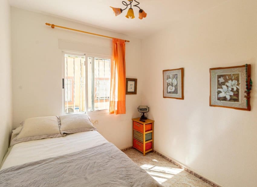 2 soveværelse Byhus til salg i Orihuela Costa med swimmingpool - € 229.000 (Ref: 9932429)