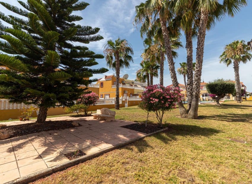2 soveværelse Byhus til salg i Orihuela Costa med swimmingpool - € 229.000 (Ref: 9932429)