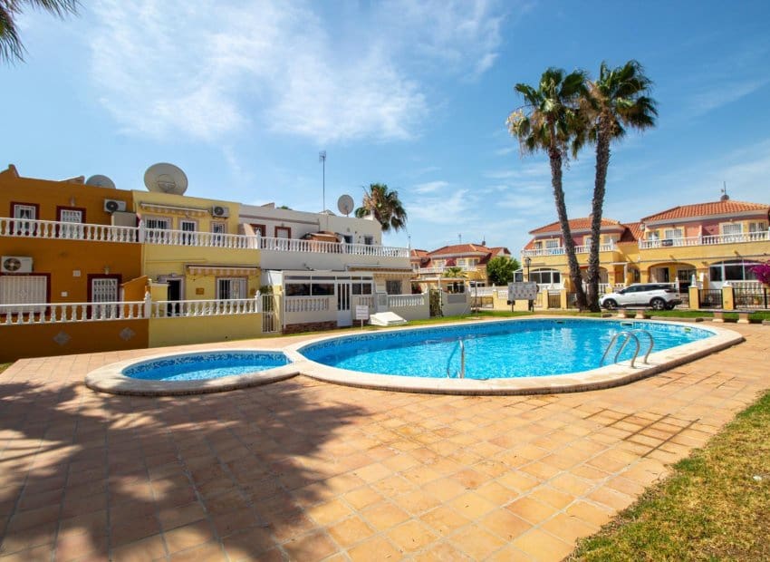 2 soveværelse Byhus til salg i Orihuela Costa med swimmingpool - € 229.000 (Ref: 9932429)