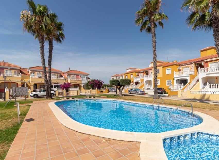 2 soveværelse Byhus til salg i Orihuela Costa med swimmingpool - € 229.000 (Ref: 9932429)