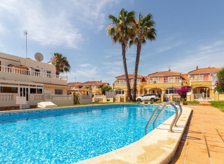 2 soveværelse Byhus til salg i Orihuela Costa med swimmingpool - € 229.000 (Ref: 9932429)