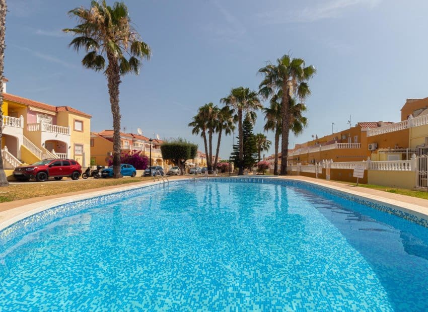 2 soveværelse Byhus til salg i Orihuela Costa med swimmingpool - € 229.000 (Ref: 9932429)