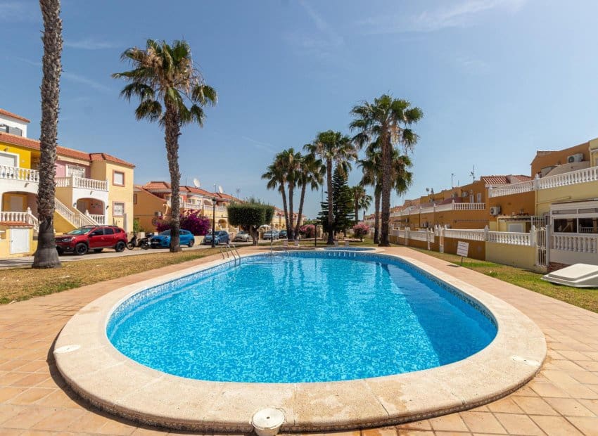 2 soveværelse Byhus til salg i Orihuela Costa med swimmingpool - € 229.000 (Ref: 9932429)